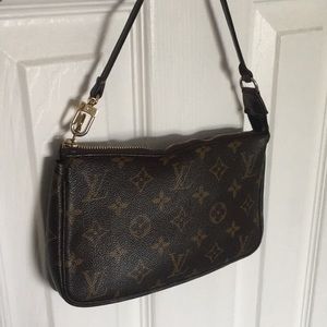 Louis Vuitton Pochette Monogram Canvas